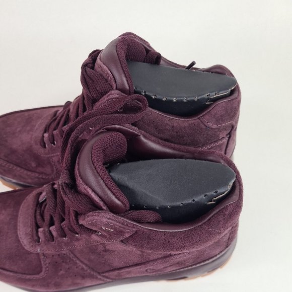 burgundy nike boots for men